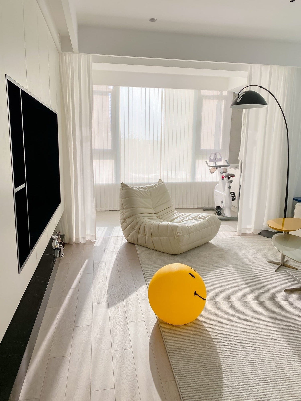 Cheerful Glow Night Light for Kids — Dimmable LED Yellow Lamp