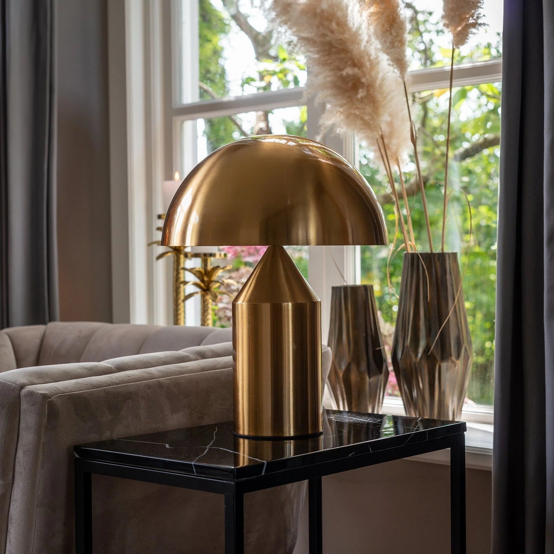 Metal and Glass Table Lamp in Black and Gold