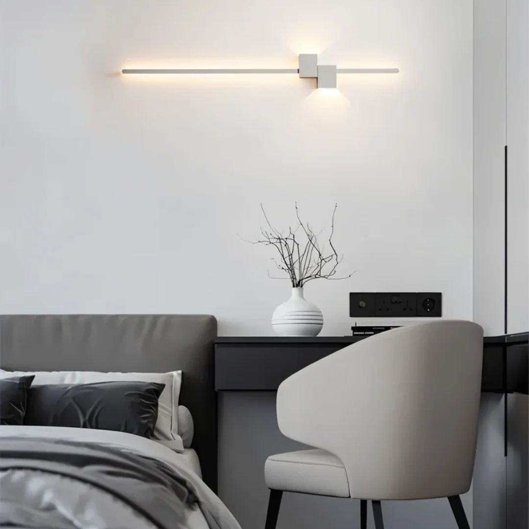 Minimalist LED Wall Light (62 cm)
