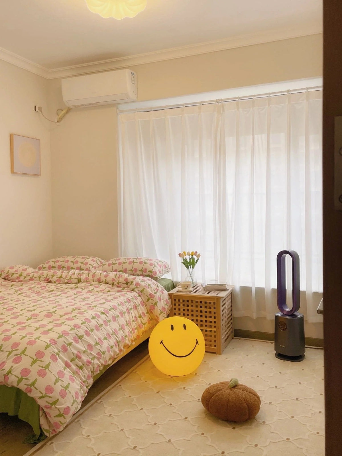 Cheerful Glow Night Light for Kids — Dimmable LED Yellow Lamp