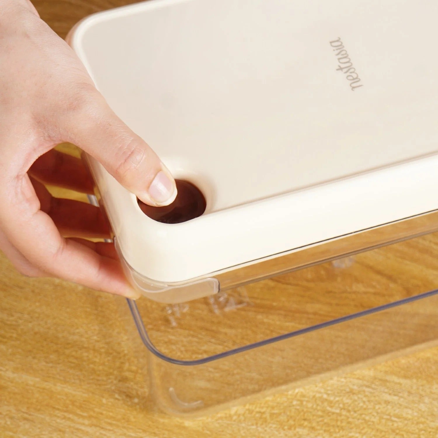 Ice Cube Tray with Lid and Container (32 Cubes)