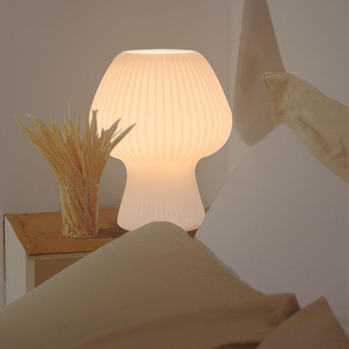 Glazen Paddenstoellamp Met Vintage Ribstructuur Voor Warme Rustige Sfeerverlichting
